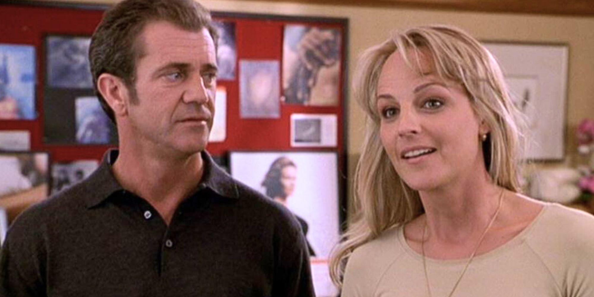 Mel Gibson looking at Helen Hunt standing next to him in What Women Want (2000)