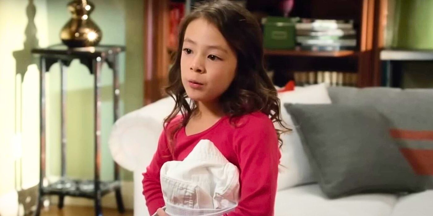 Lily, portrayed by Aubrey Anderson-Emmons, speaks with her parents in Modern Family