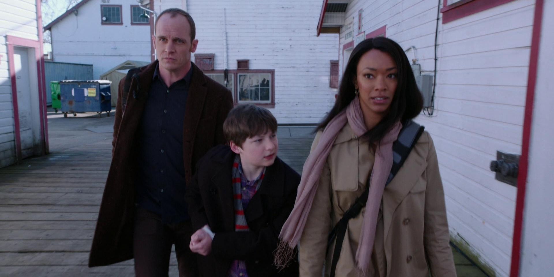 Greg and Tamara kidnap Henry in Once Upon a Time