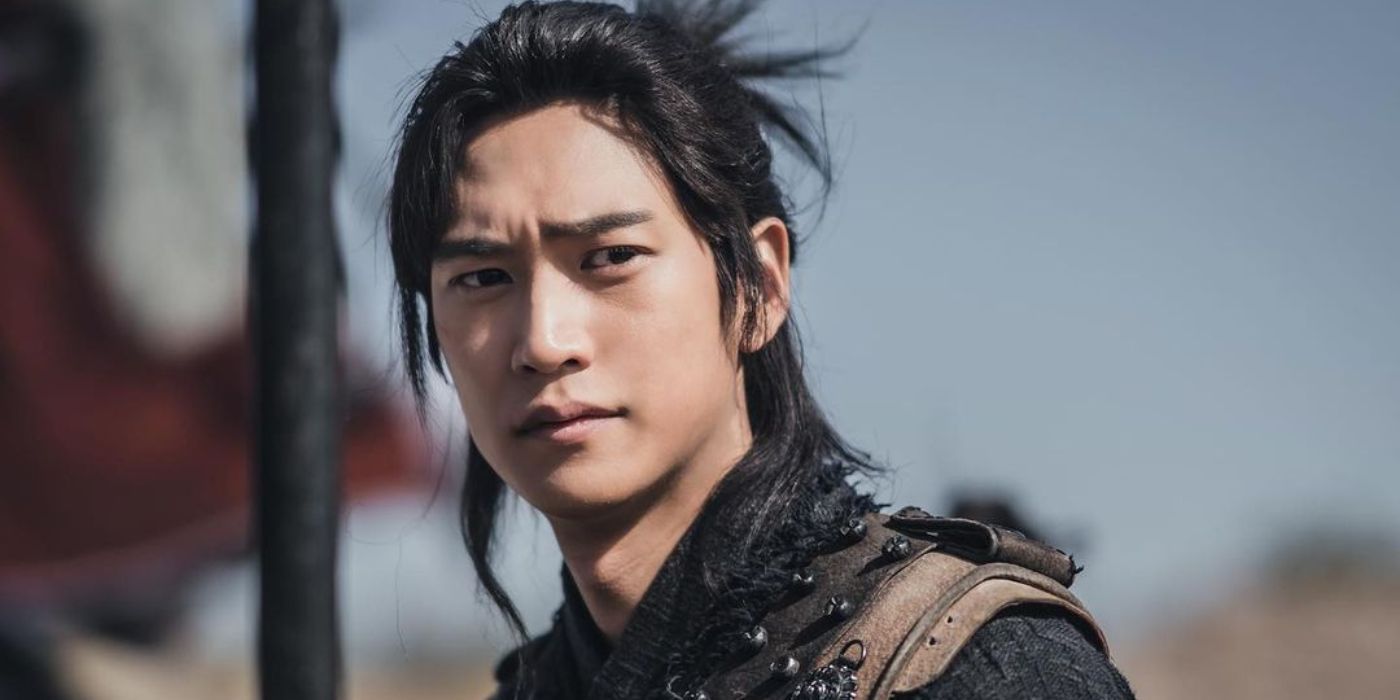 Na In-woo staring intently, River Where the Moon Rises