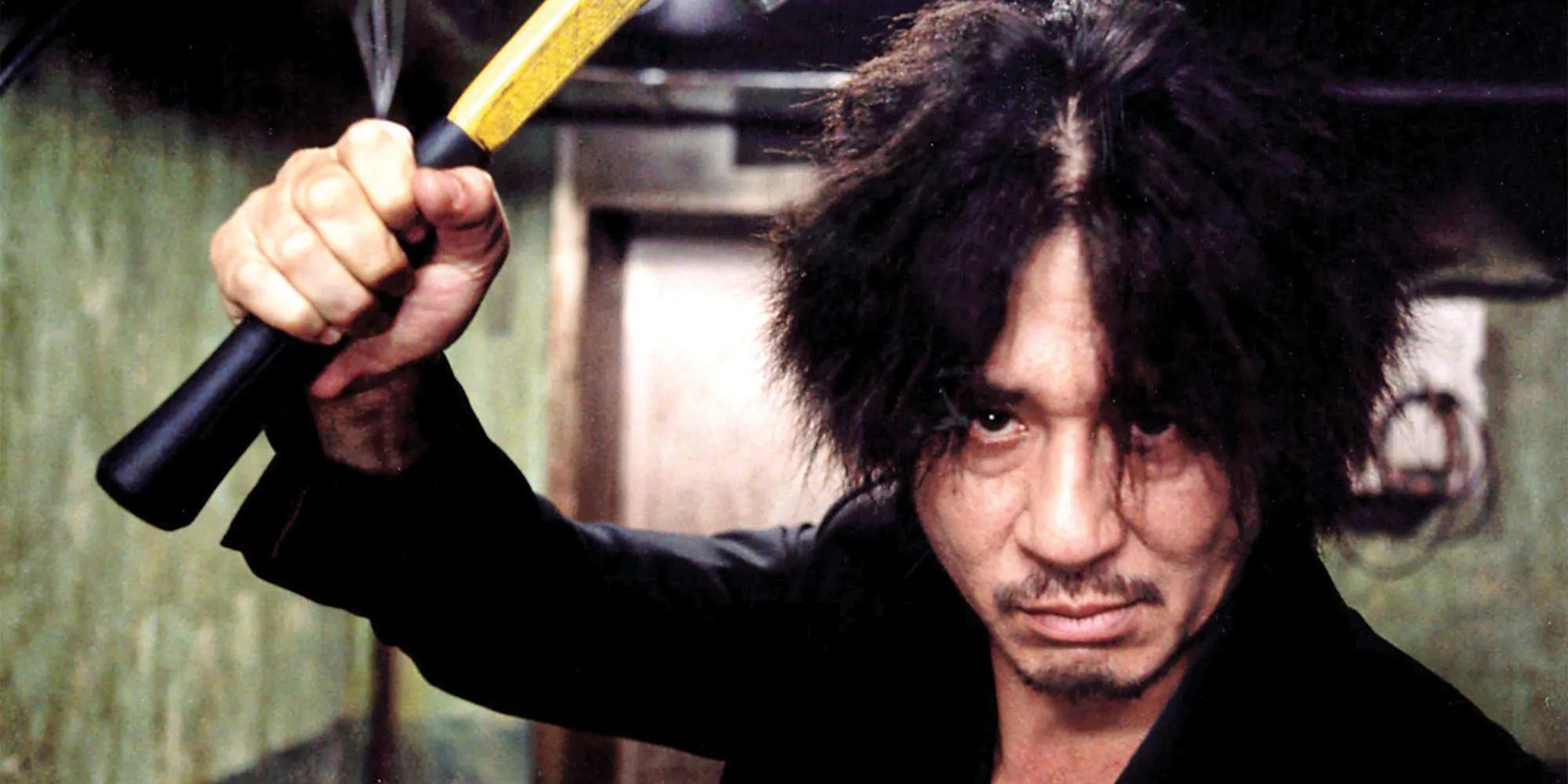 Cho Min-sik as Dae-su Oh holding a weapon in Oldboy