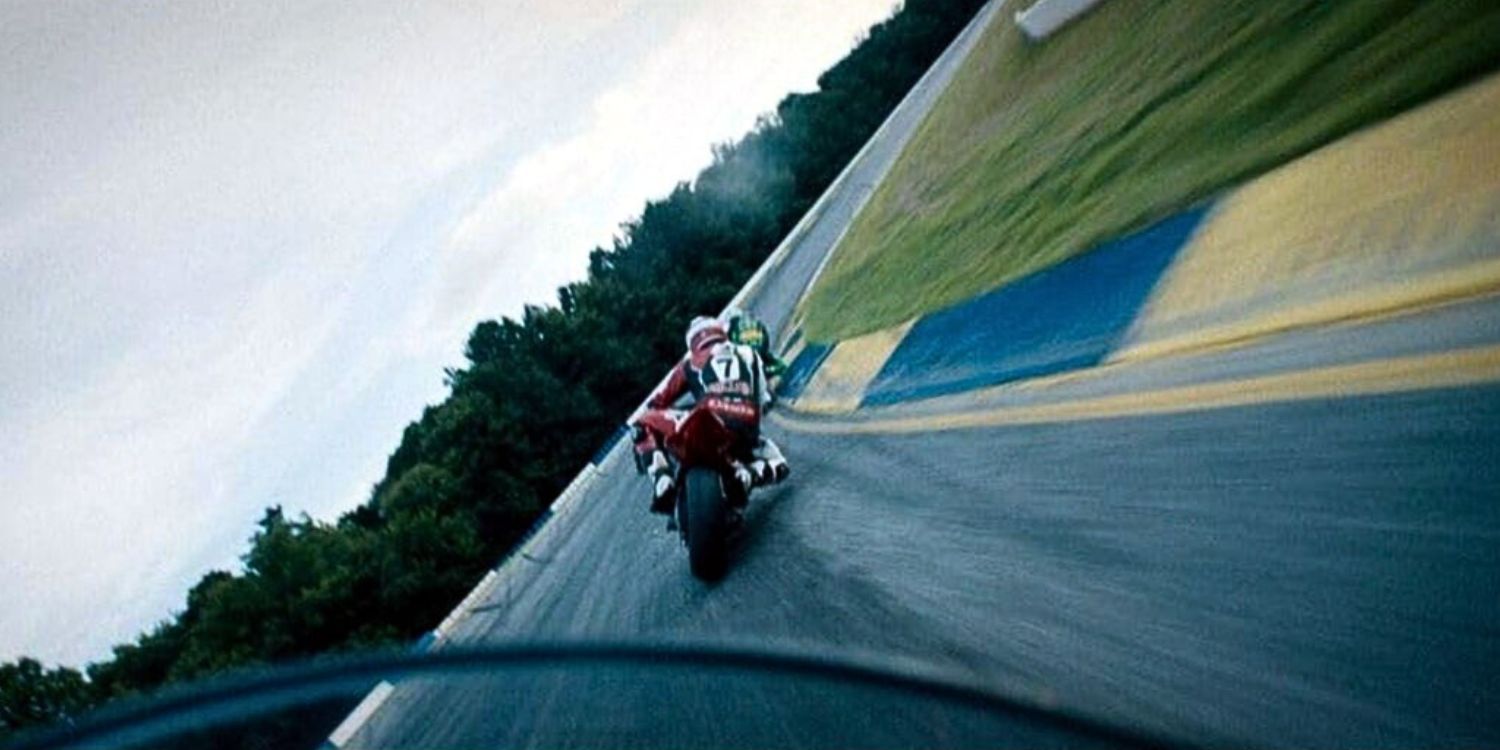 Motorcycle race in One Fast Move.