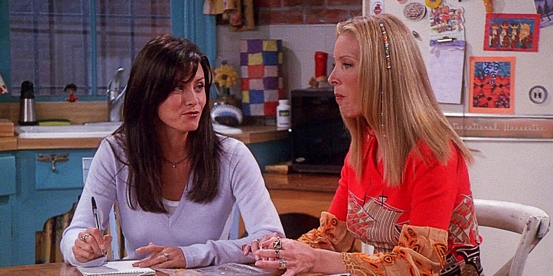 Monica and Phoebe eating cookies in Friends Season 7