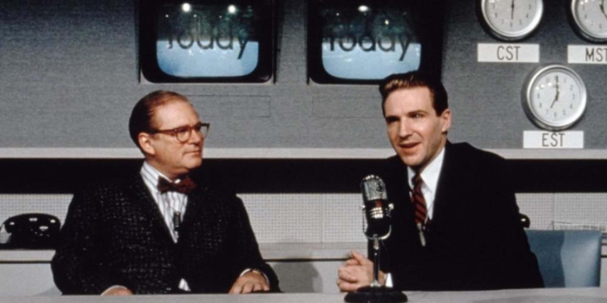 Ralph Fiennes and Barry Levinson in Quiz Show