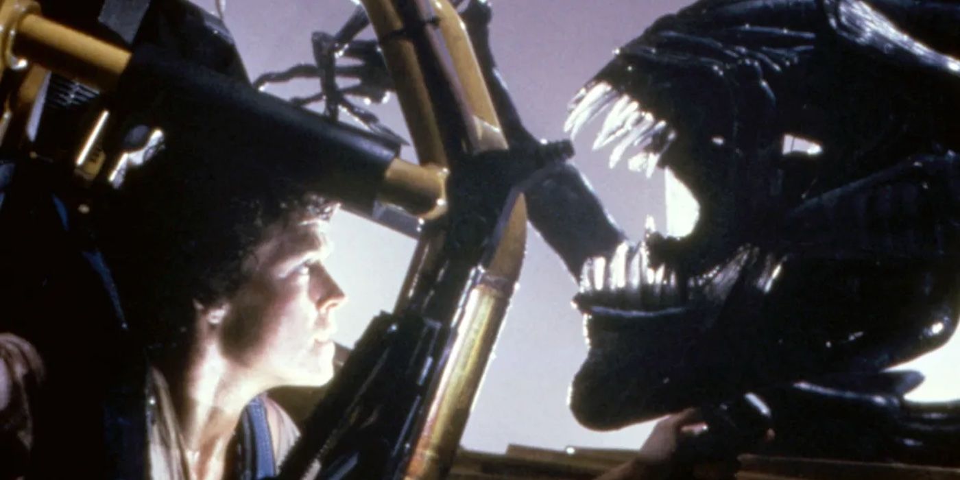 Ripley (Sigourney Weaver) battles the alien queen from inside an exo-suit in &lsquo;Aliens&rsquo;