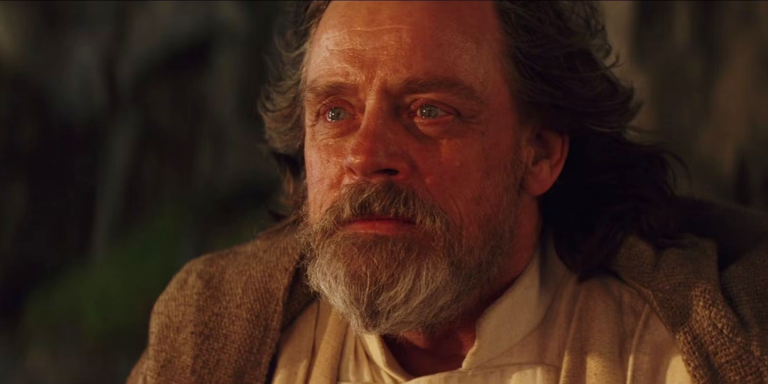 Luke Skywalker looking at peace during the end of The Last Jedi (2017)