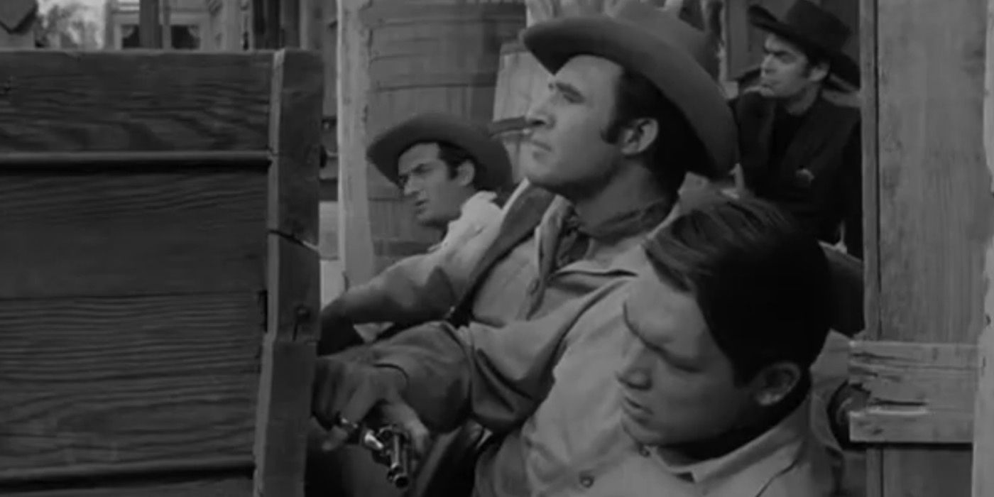 El sheriff Frank Ragan (Larry Ward), el sheriff adjunto Del Stark (Chad Everett), el sheriff adjunto J.D. Smith (Jack Elam) y el sheriff adjunto Vance Porter (Michael Green) se involucran en un tiroteo. "Santuario de Crystal Springs."