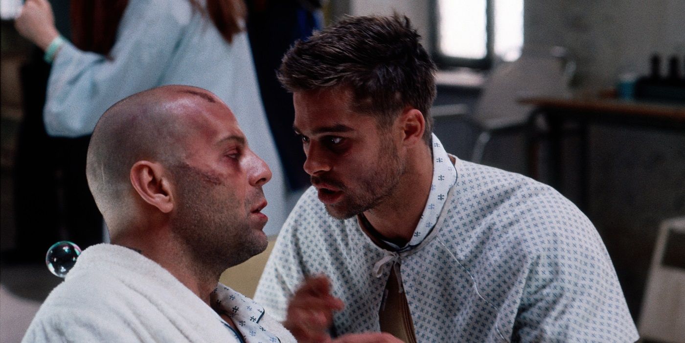 Bruce Willis as James Cole and Brad Pitt as Jeffrey Goines in a hospital in 12 Monkeys