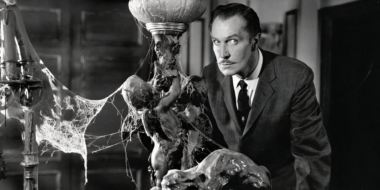 Frederick Loren next to a statue covered in spider webs in House on Haunted Hill