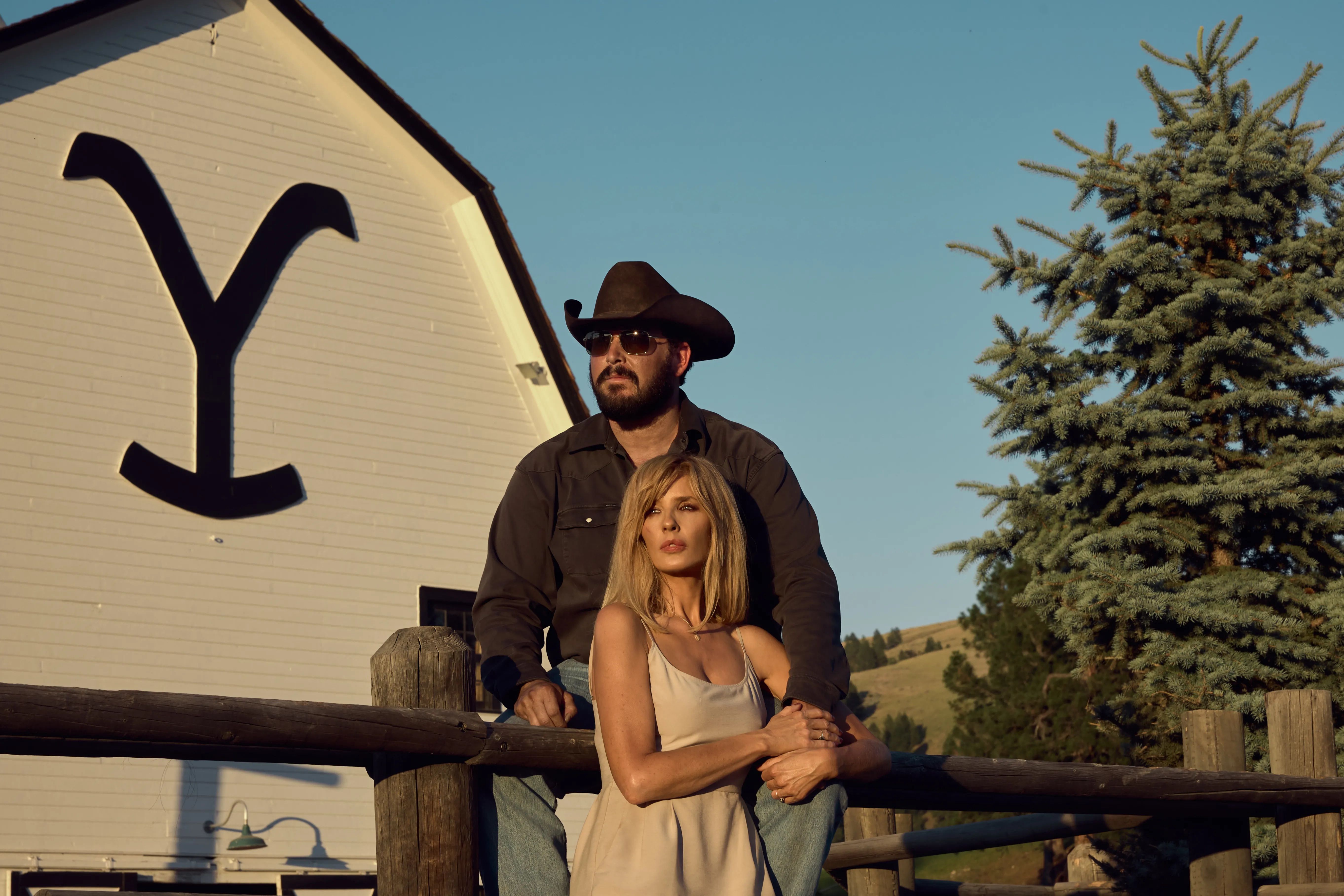 Kelly Reilly and Cole Hauser getting cozy on the Yellowstone ranch in Yellowstone Season 5