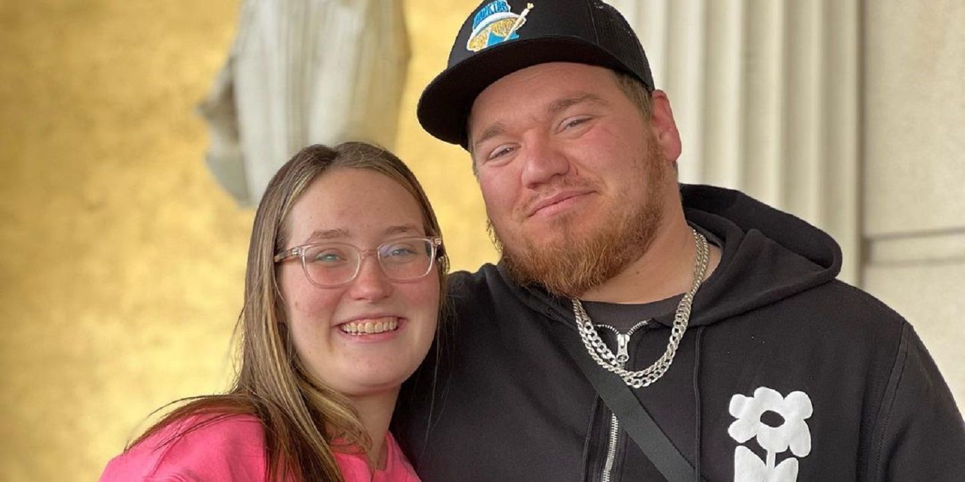 Lauryn "Pumpkin" Efird and Josh Efird posing for a picture together