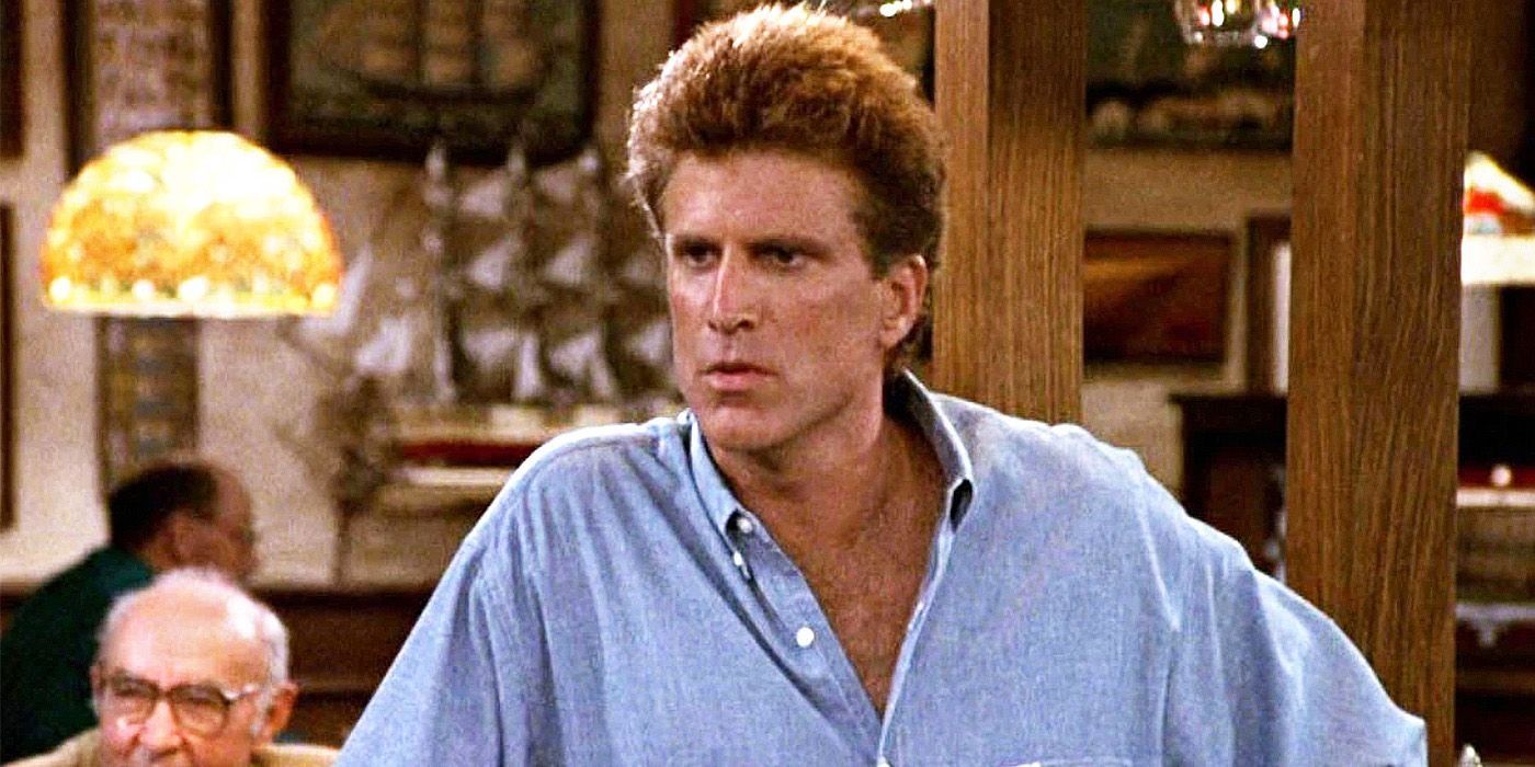 Sam Malone está detrás de la barra en la película 