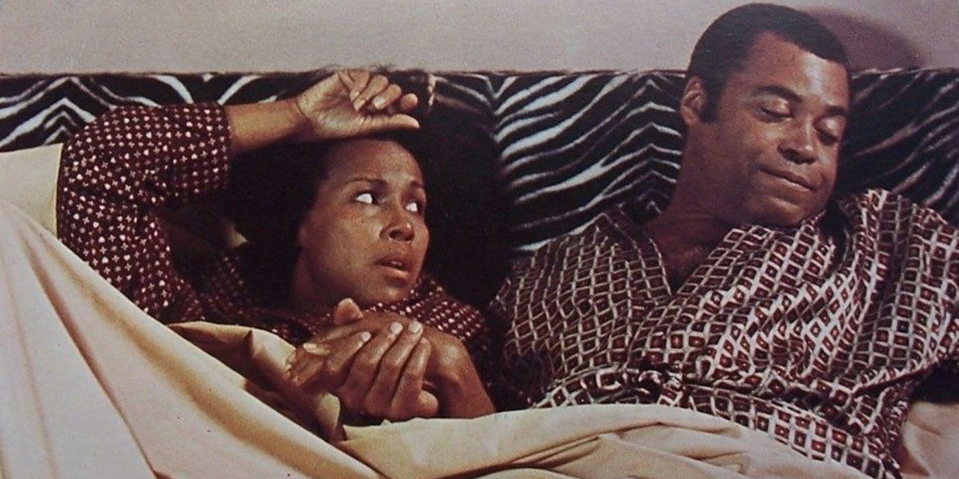 Diahann Carroll y James Earl Jones en la cama en 'Claudine'