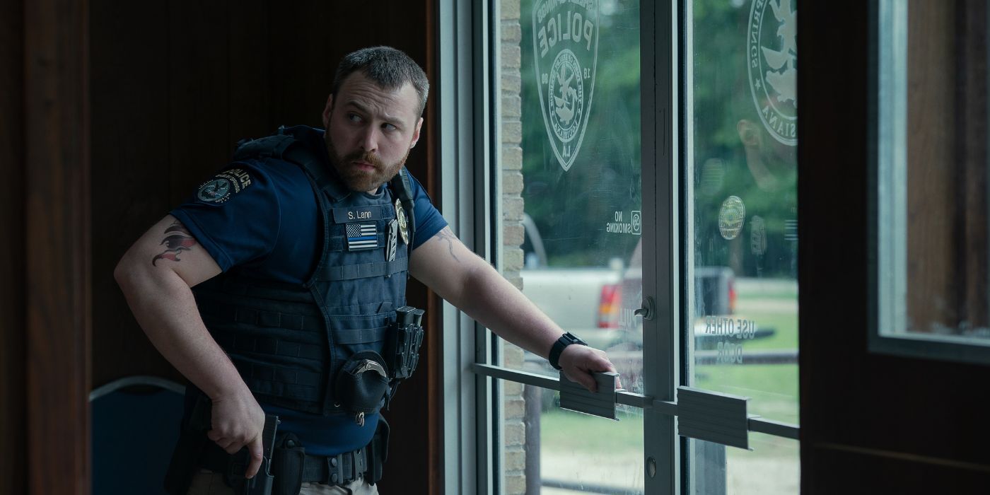 Emory Cohen, quien interpreta al ayudante del sheriff Steve Lunn en 