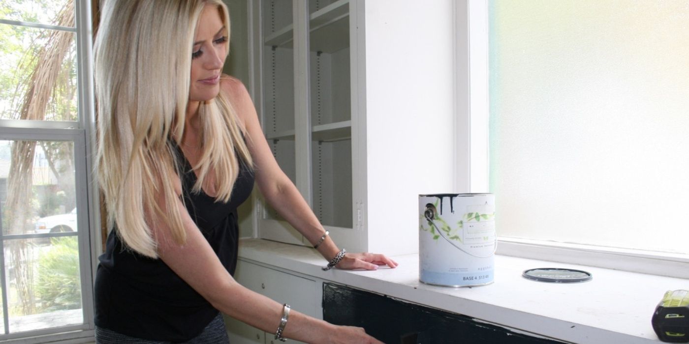 Christina works on the 'Beached Bungalow' house on 'Flip or Flop.'