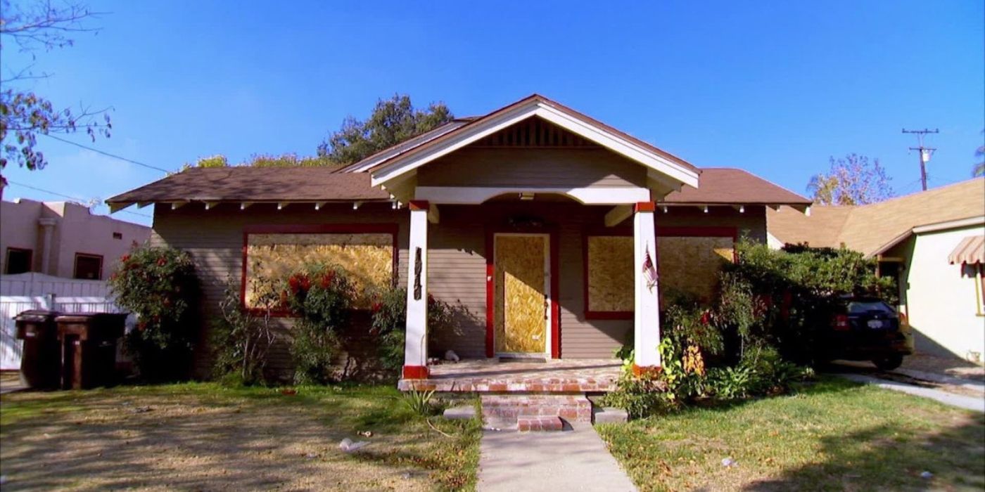 The before exterior of 'The Money Pit' house on 'Flip or Flop.'