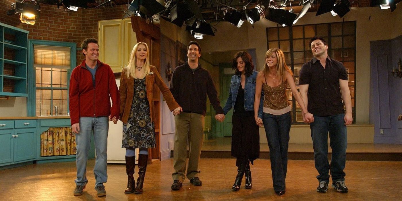 The cast of 'Friends' on set during their final episode.