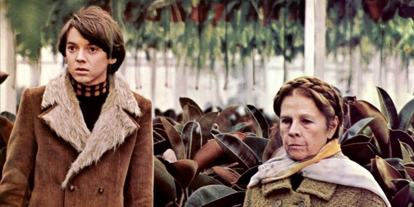 Ruth Gordon as Maude Chardin and Bud Cort as Harold standing together in Harold and Maude