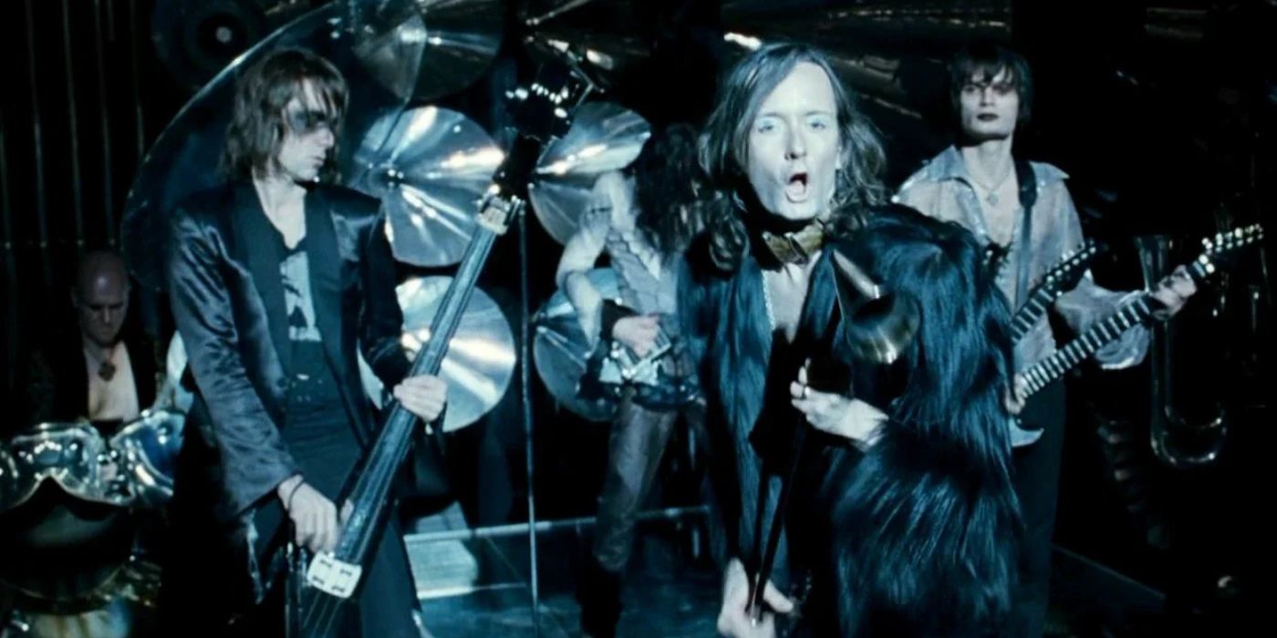 Jonny Greenwood, Philip Selway, Jervis Cocker, and Steve Mackey perform on stage as the band at the Yule Ball in &lsquo;Harry Potter and the Goblet of Fire&rsquo; (2004).
