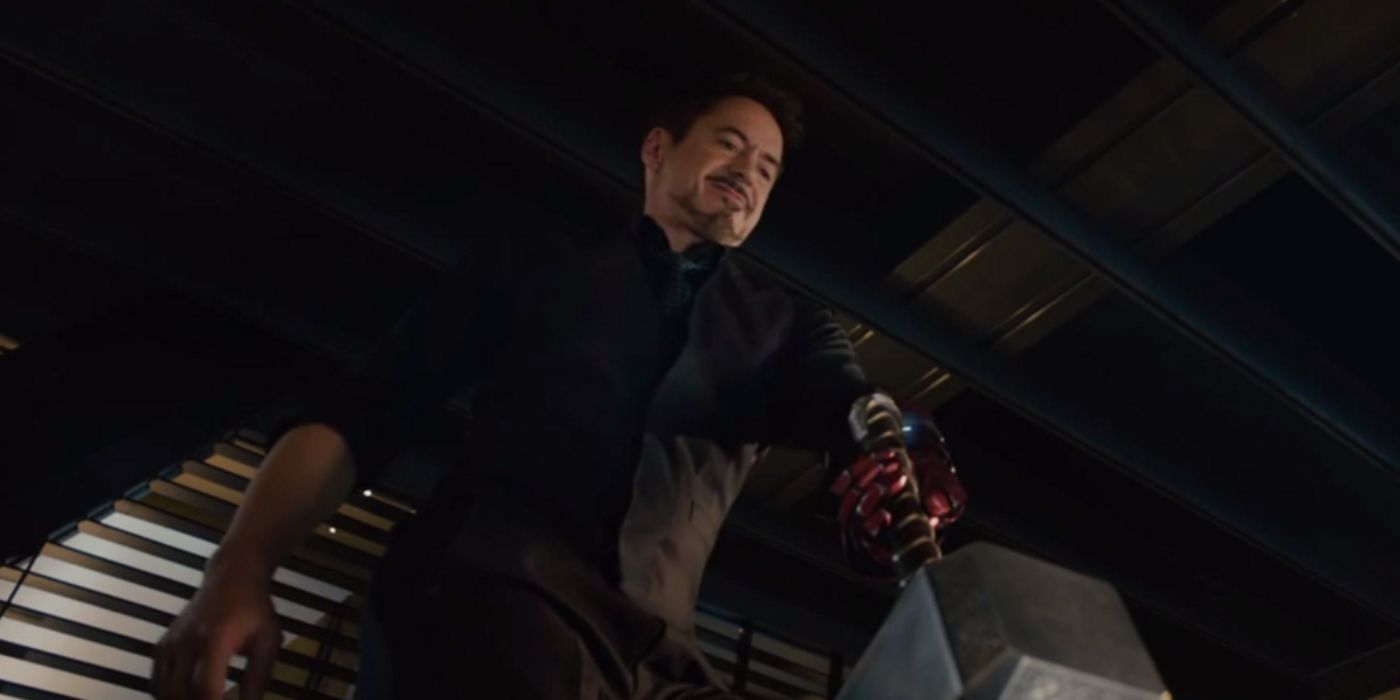 Tony Stark trying to lift Thor&rsquo;s hammer in Avengers: Age of Ultron