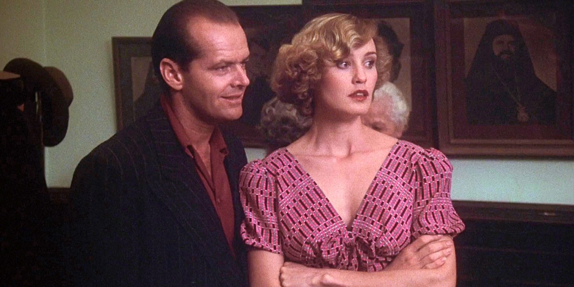 Jack Nicholson standing next to Jessica Lange in The Postman Always Rings Twice (1981)