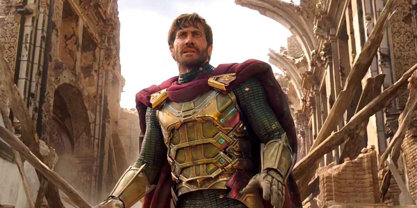 Mysterio looking to the distance in Spider-Man: Far From Home