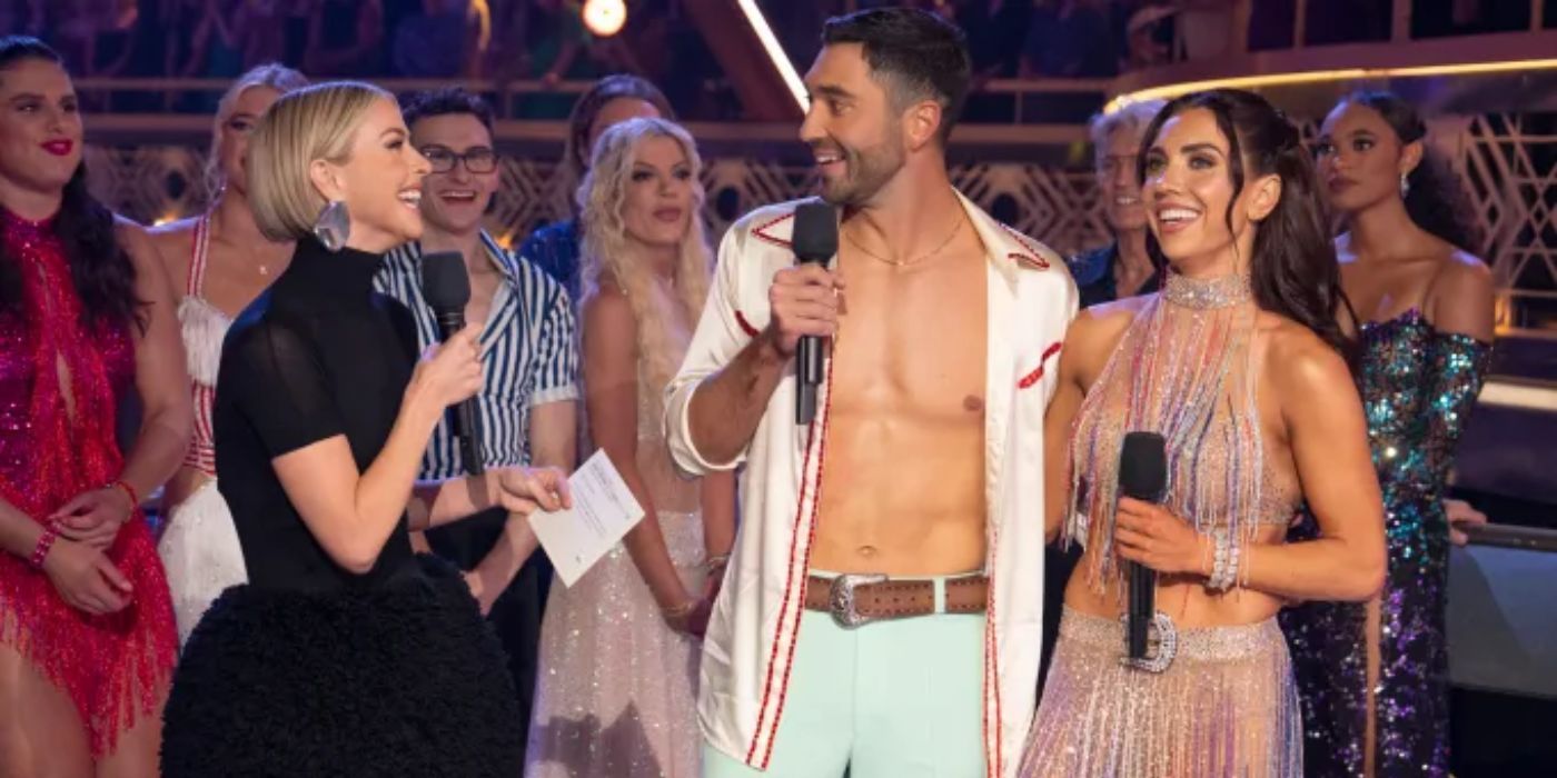 Julianne Hough talking to Joey Graziadei and Jenna Johnson in 'Dancing With the Stars' Season 33, Episode 1.