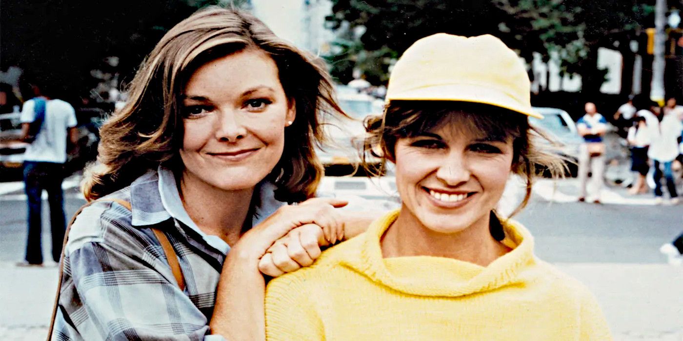 Kate (Susan Saint James) and Allie (Jane Curtin) take a photo in the city