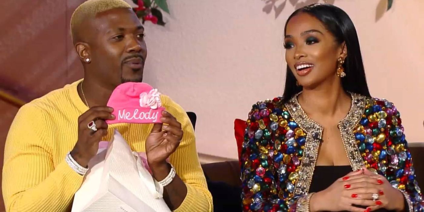 Ray J y Princess Love muestran un gorro para su hija en 'Love & Hip Hop'"