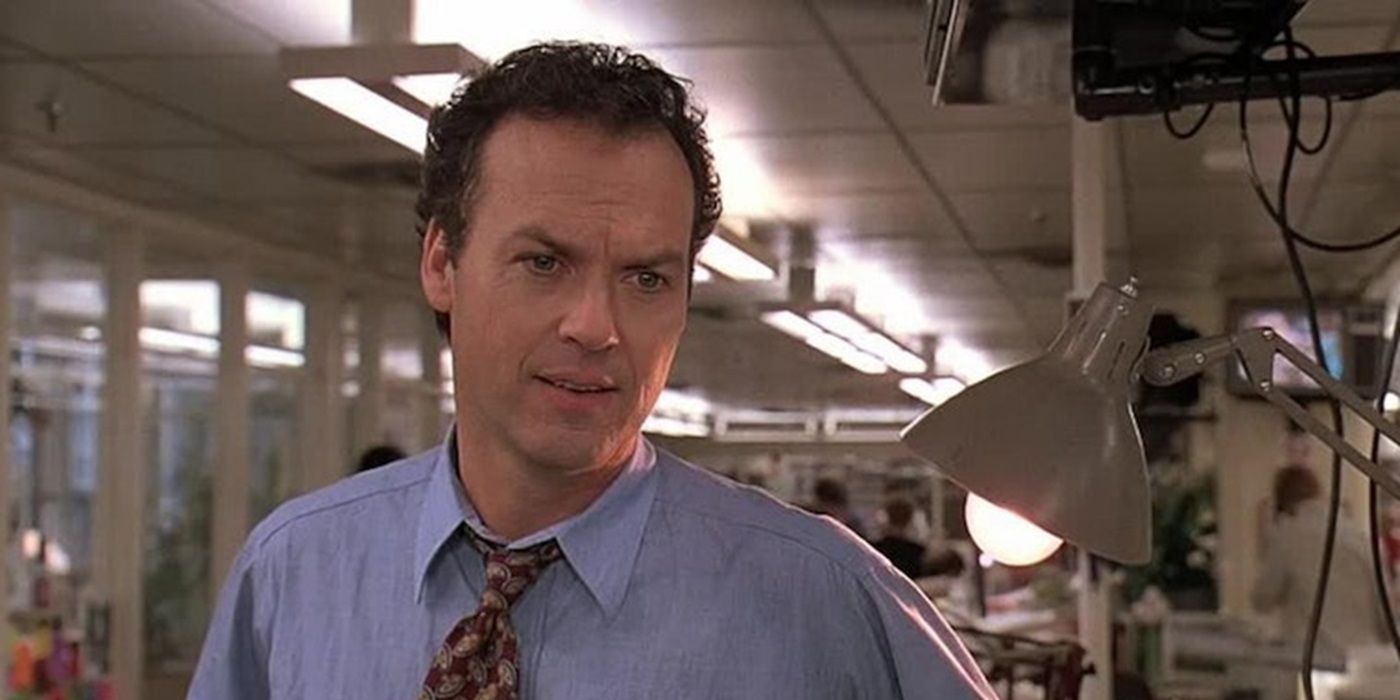 Michael Keaton as Henry Hackett looking off to the distance in The Paper.