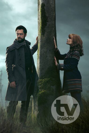 Outlander, temporada 7, parte 2, Roger, Brianna, Standing Stones, Richard Rankin, Sophie Skelton, 380 x 570