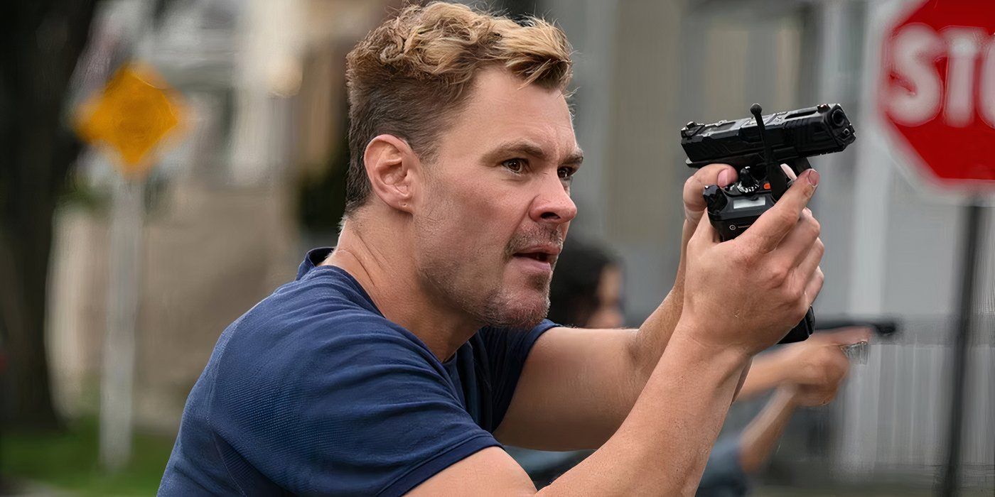 Patrick John Flueger pointing a gun in Chicago PD Season 12 Episode 2