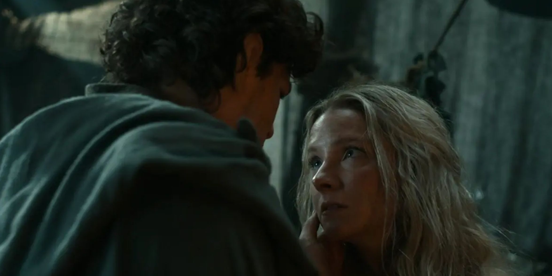 Elrond (Robert Aramayo) and Galadriel (Morfydd Clark) about to kiss in The Lord of the Rings: The Rings of Power