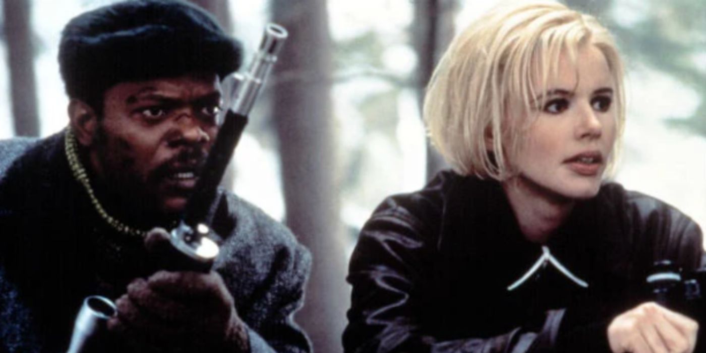 Samuel L Jackson &amp; Geena Davis hold weapons wearing winter coats outside in The Long Kiss Goodnight.