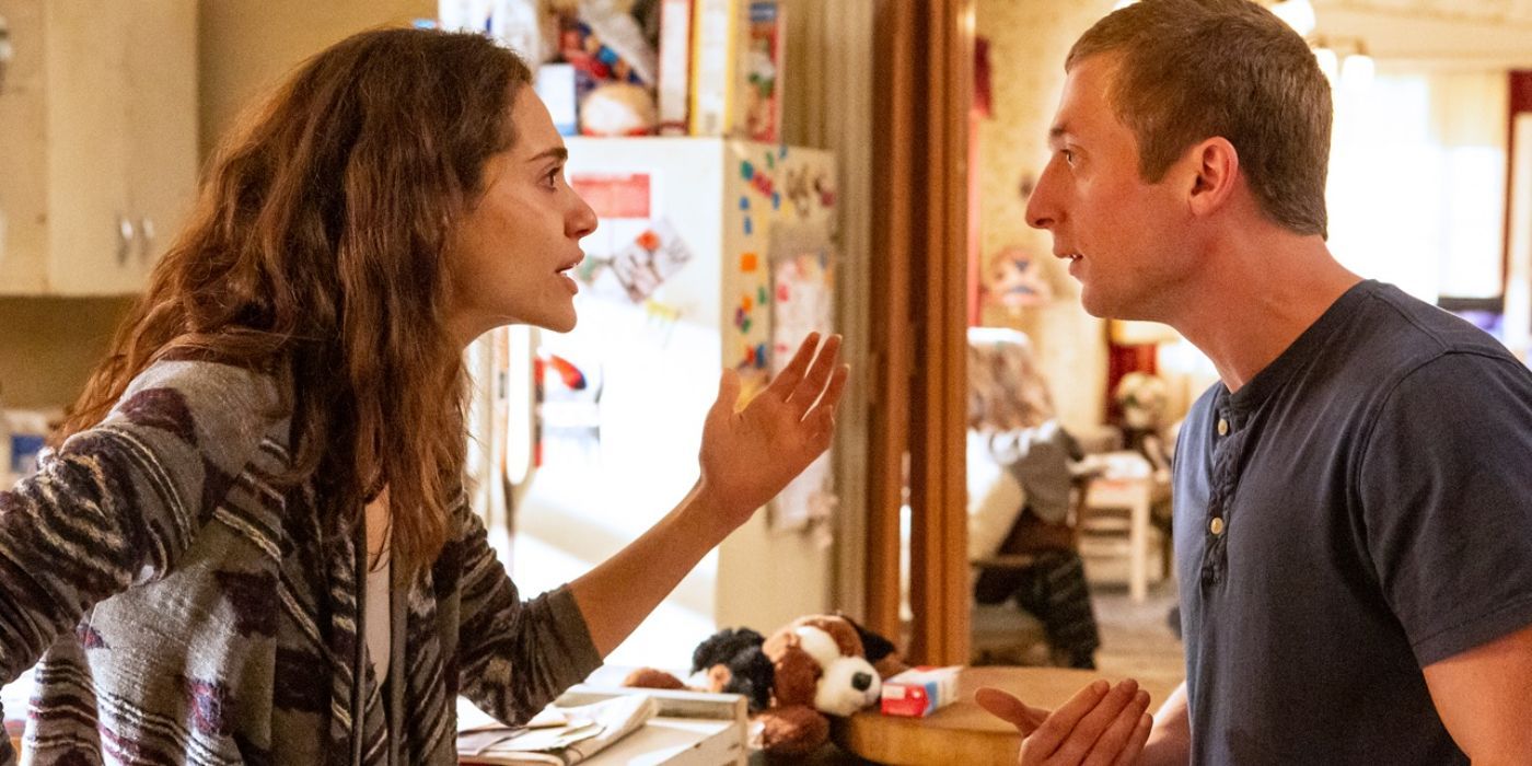 A man and woman argue in a kitchen in Shameless.