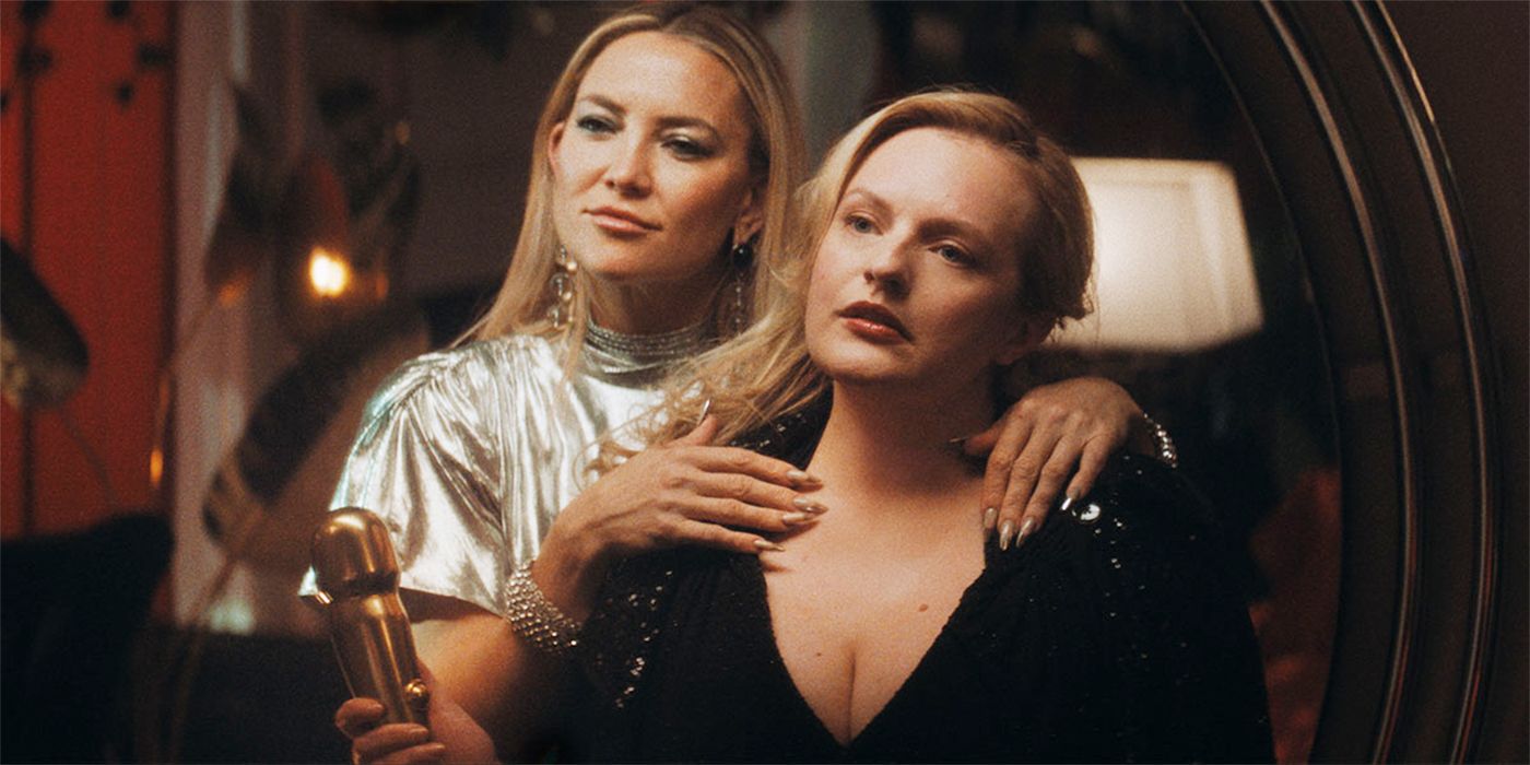 Kate Hudson and Elisabeth Moss in front of a mirror in Shell