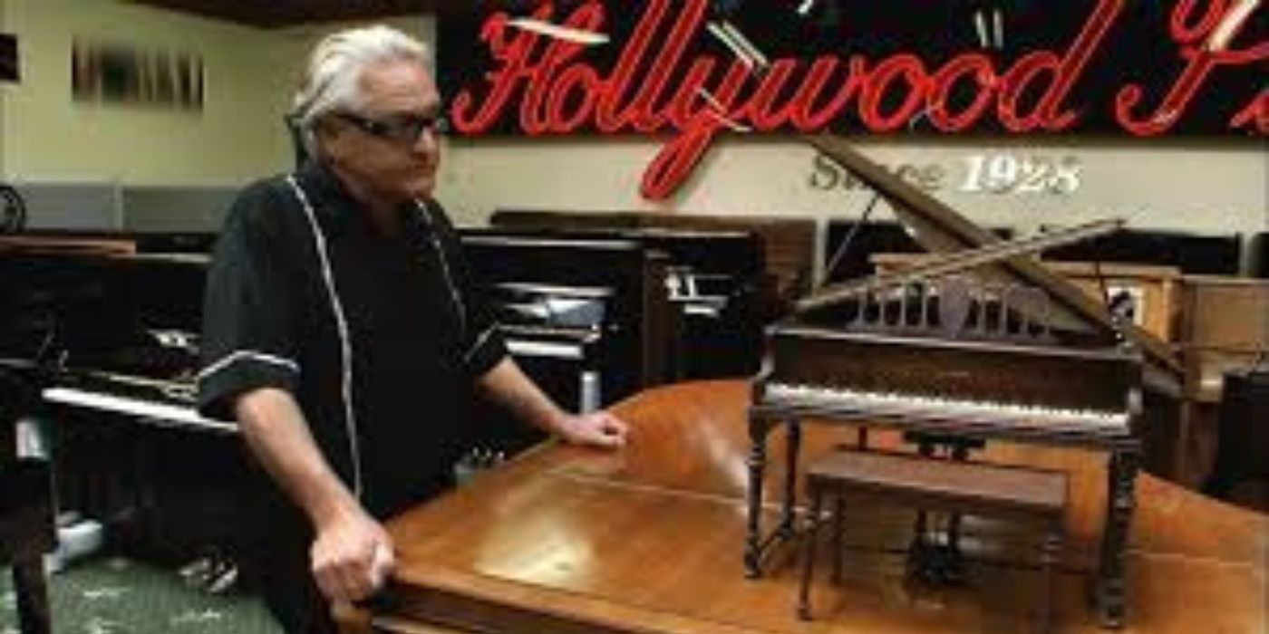 Barry Weiss gets his model piano appraised on 'Storage Wars.'