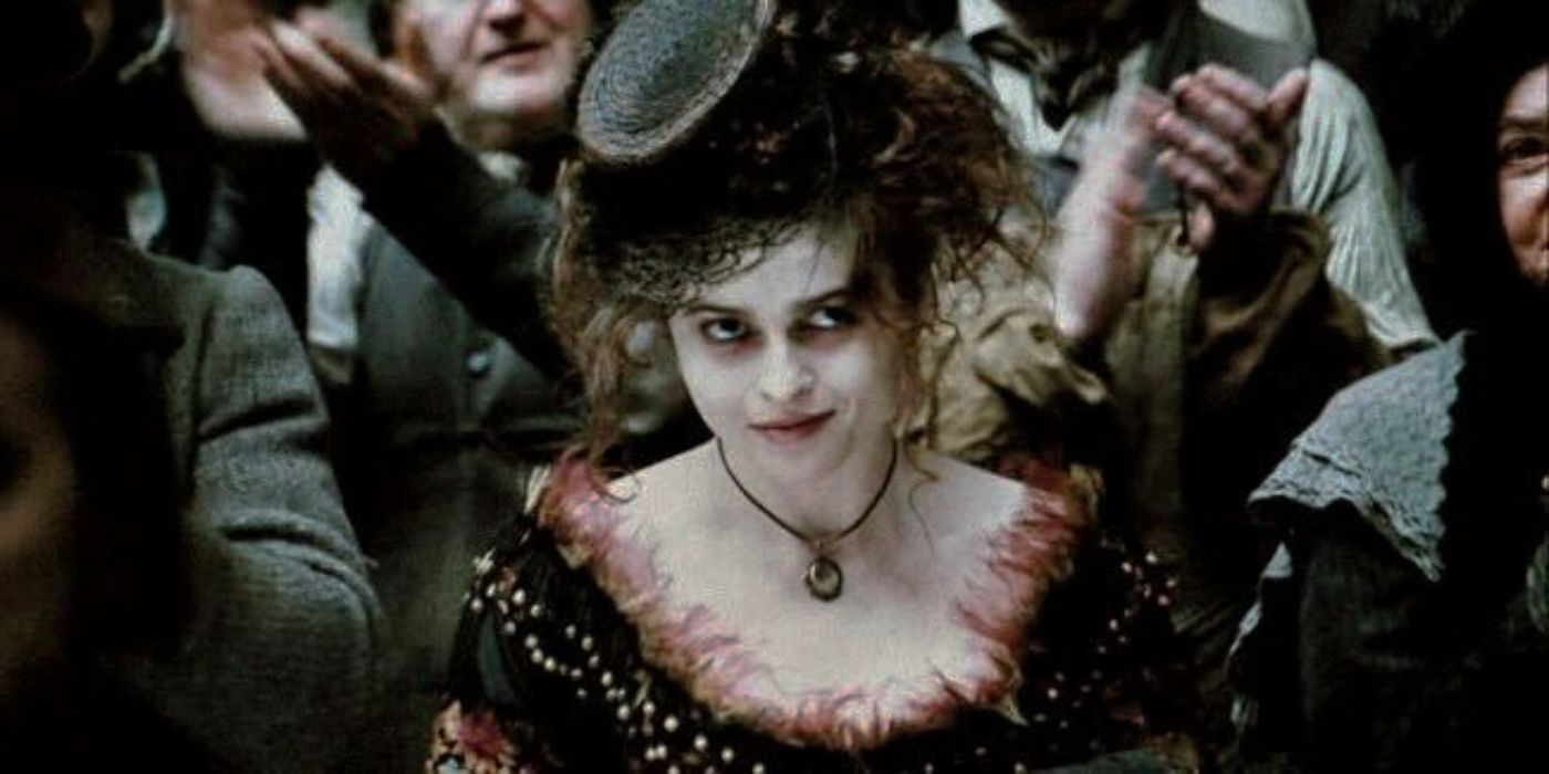 Helena Bonham Carter interpreta a la Sra. Lovett en Sweeney Todd: El barbero de Fleet Street. 