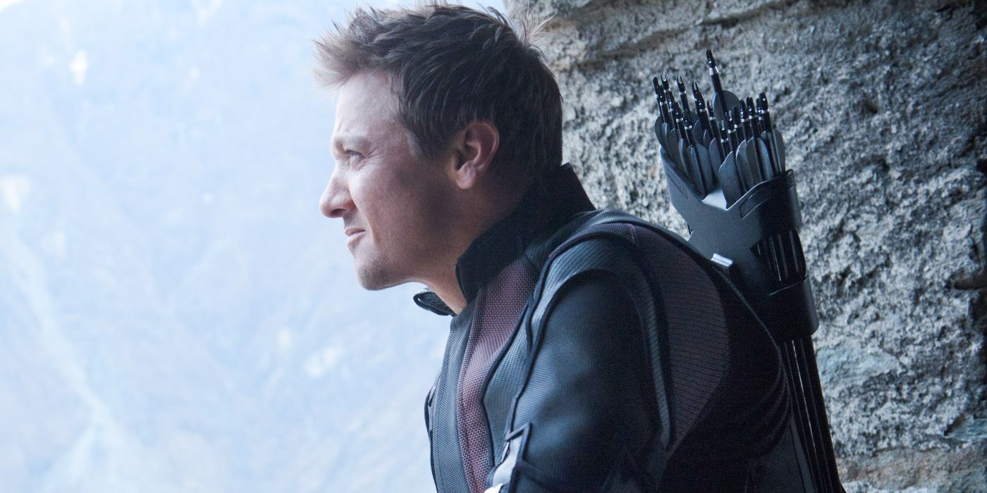 Hawkeye looking to the distance in Avengers: Age of Ultron 