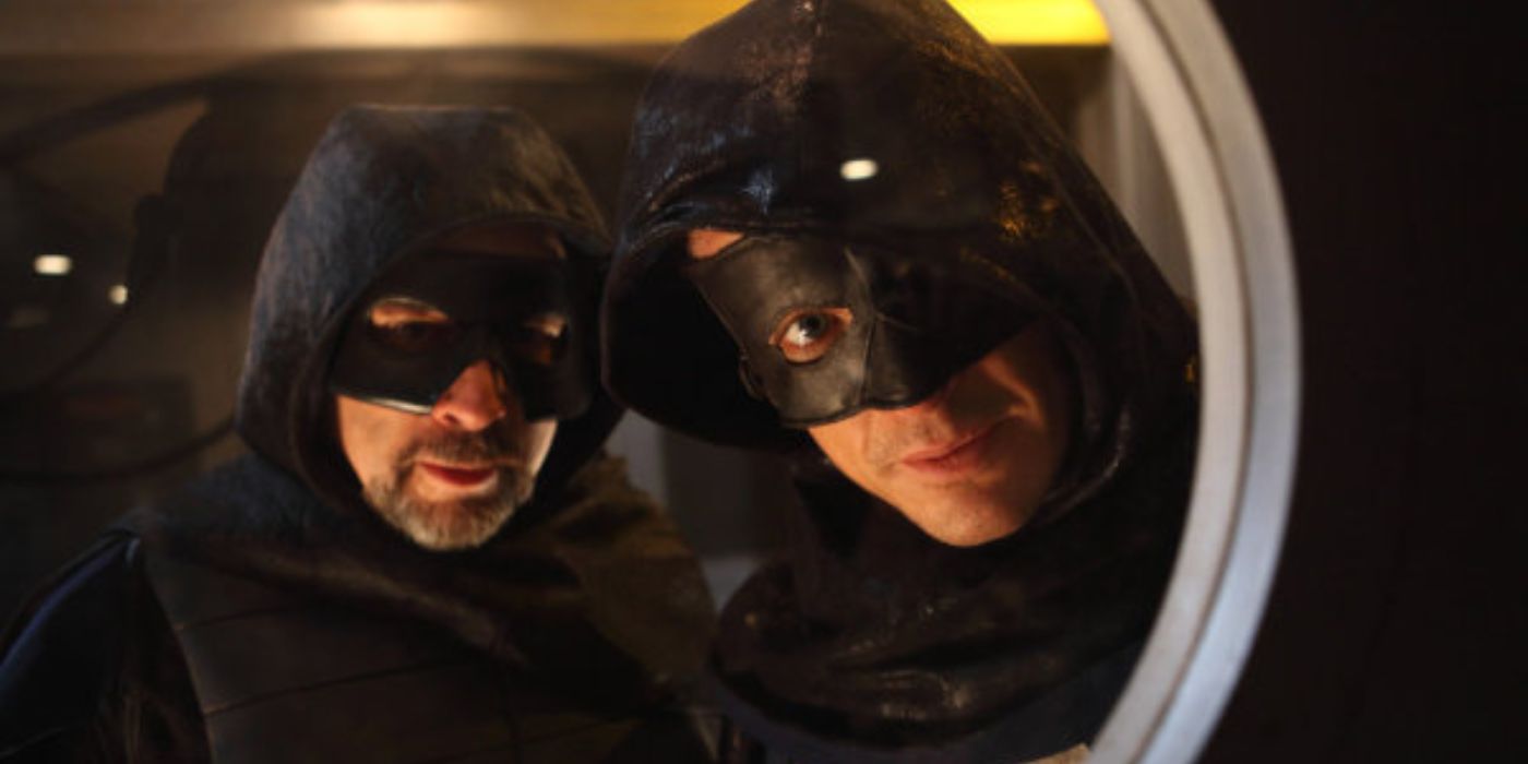 David Lyons wearing a mask in The Cape