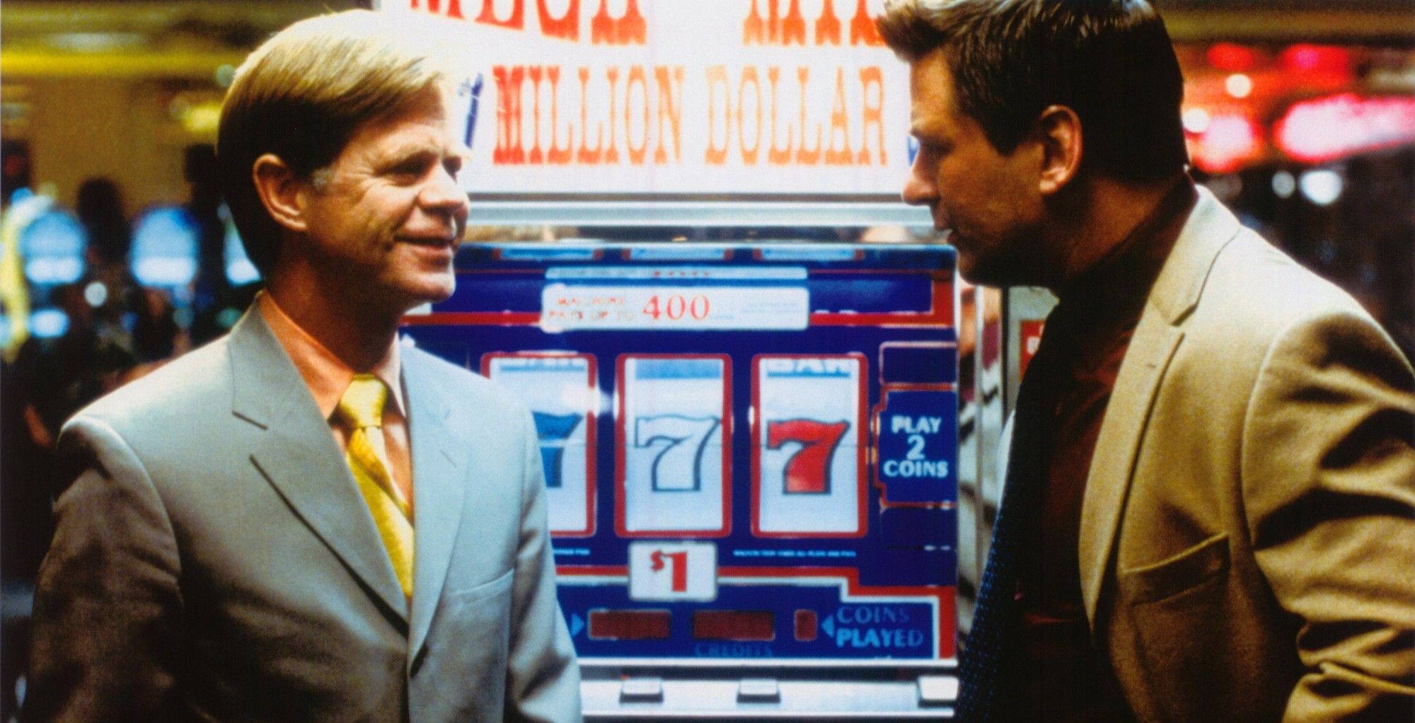 Alec Baldwin como Shelley y William H. Macy como Barney en Casino en The Cooler