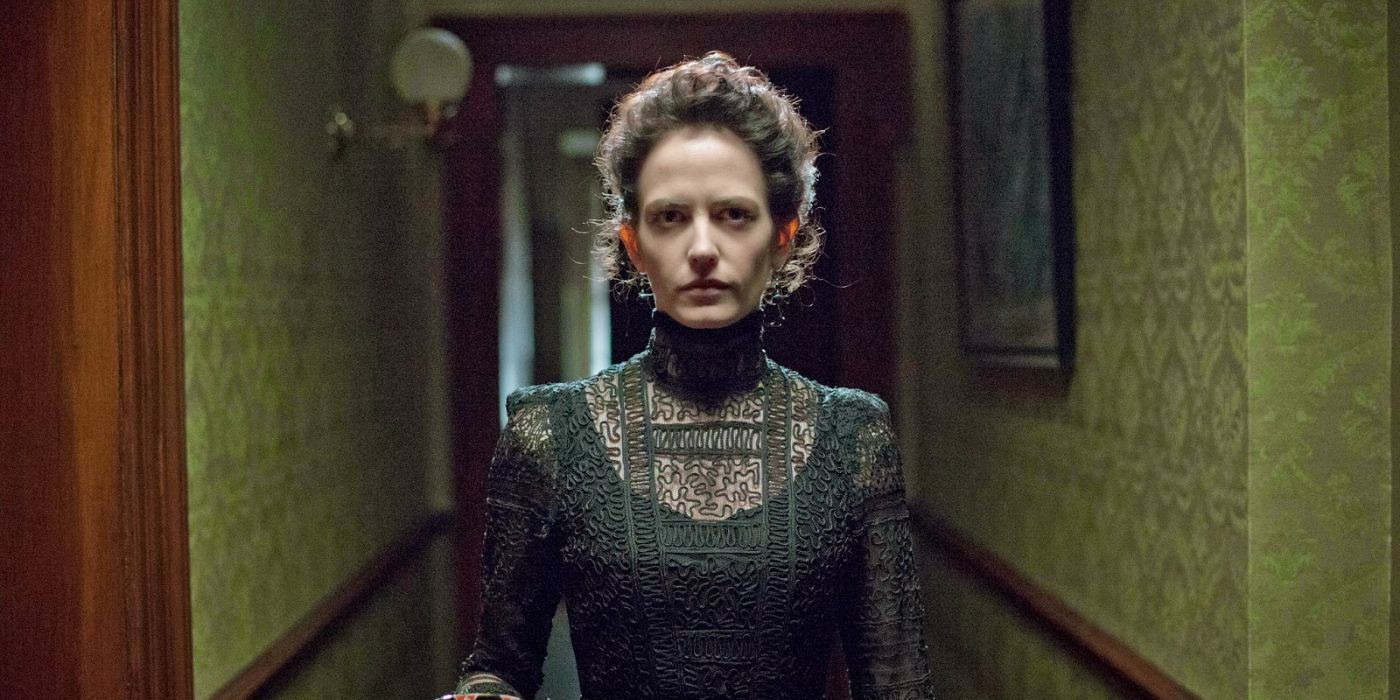 Vanessa Ives walking down a hallway as Eva Green in Penny Dreadful