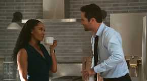 Yaya Dacosta & Manuel Garcia-Rulfo talking in the kitchen with coffee mugs in Lincoln Lawyer