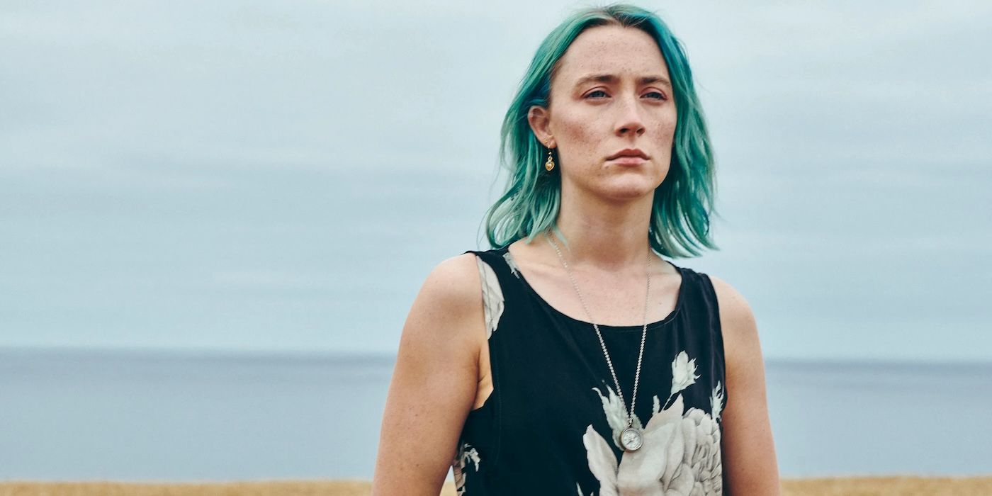 Saoirse Ronan en la playa de Outrun