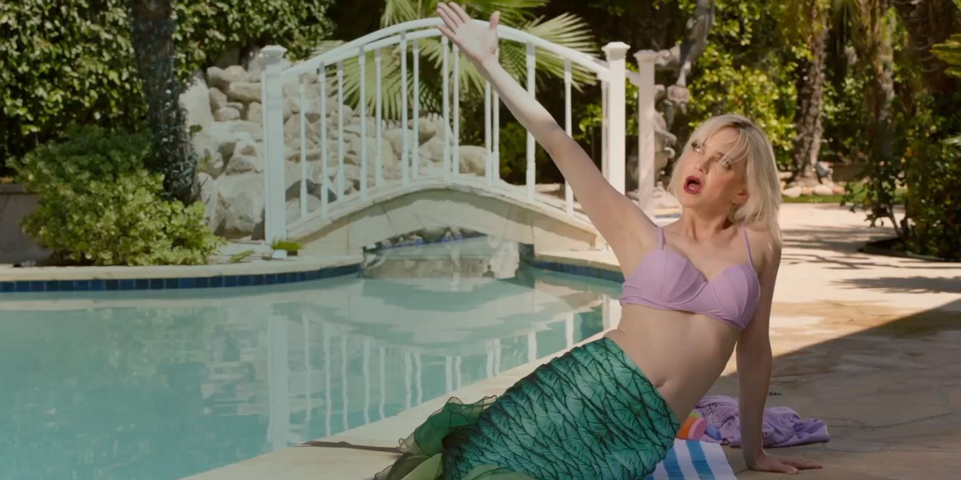 A Blonde mermaid with her hand in the air in HBO's Florida Man