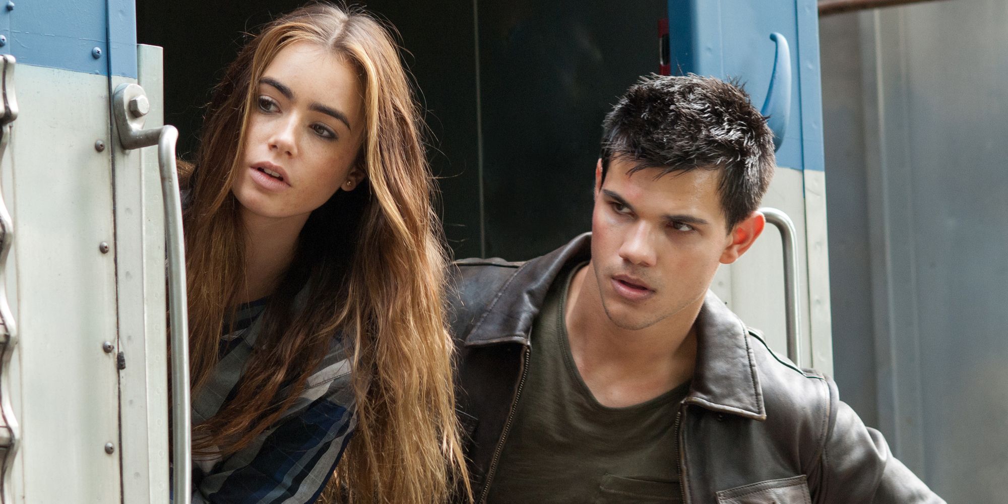 Taylor Lautner as Nathan Harper and Lily Collins as Karen Murphy in &lsquo;Abduction&rsquo; (2011)