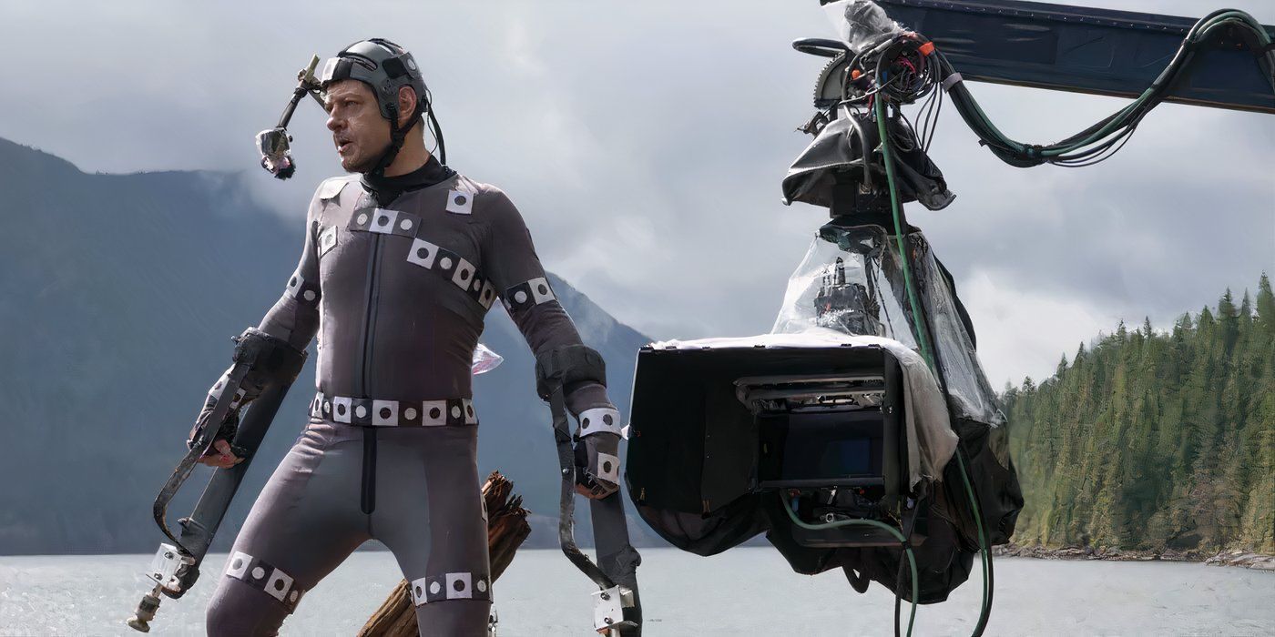 Una foto detrás de escena de Andy Serkis, quien interpreta a César, vestido con un traje de captura de movimiento y una grúa para cámara cerca.