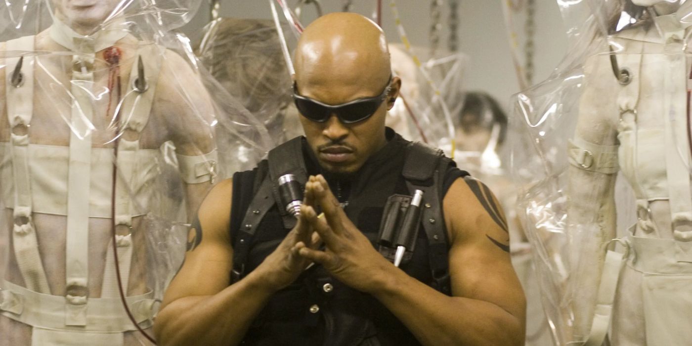 Blade standing in front of Vampires with his hands together in Blade: The Series