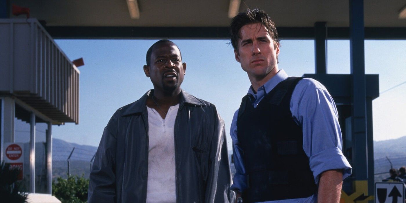 Martin Lawrence and Luke Wilson look at something off camera in Blue Streak