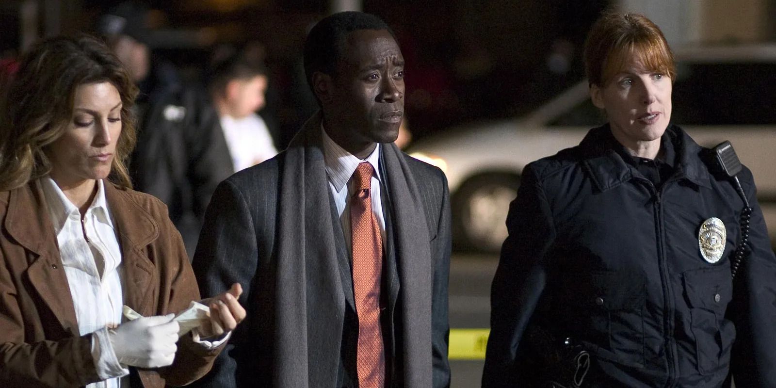 Don Cheadle with two female cops in &lsquo;Crash&rsquo; (2004)
